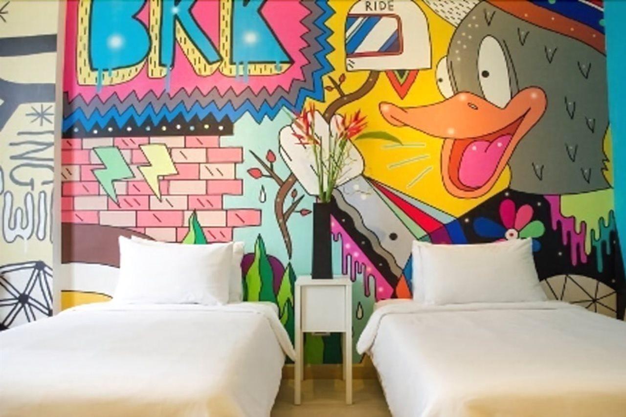 Beat Hotel Bangkok Bagian luar foto