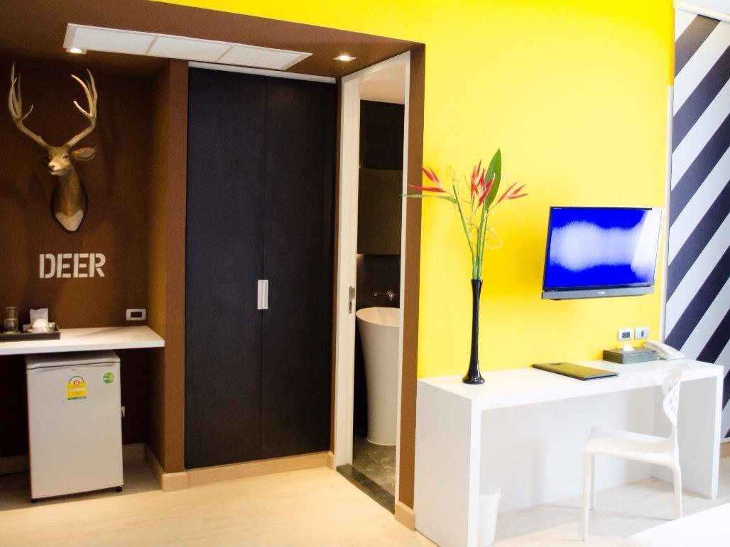 Beat Hotel Bangkok Bagian luar foto